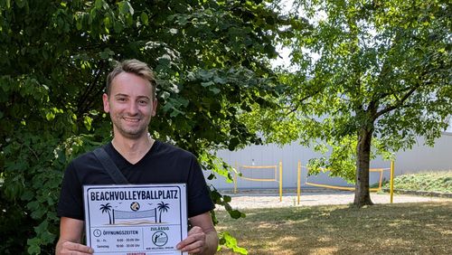 Artur Schmitt freut sich darauf möglichst vielen Jugendlichen das Spielen auf dem Beachvolleyballfeld zu ermöglichen.