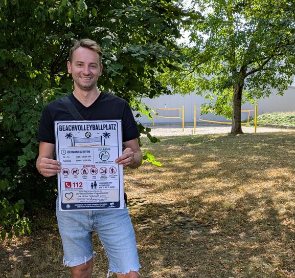 Artur Schmitt freut sich darauf möglichst vielen Jugendlichen das Spielen auf dem Beachvolleyballfeld zu ermöglichen. 