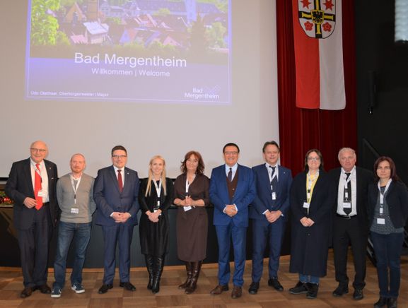 OB Udo Glatthaar, Alexander Böning, LR Christoph Schauder, Visna Shorova Angelova (Nordmazedonien), Agata Sobkow (Polen), Prof. Dr. Wolfgang Reinhart MdL, Ignazio Zanetta (Italien), Lucía Fernandez Sevilla (Spanien), Bernard Teyssier (Frankreich), Neli Petrova (Bulgarien)