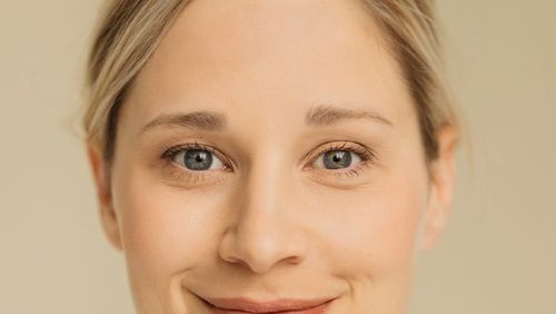 Giulia Enders hat mit „Darm mit Charme“ einen weltweiten Bestseller geschrieben – und nun mit „Organisch“ ein neues Buch vorgelegt, das sie in Bad Mergentheim vorstellt. (Bild: Julia Sellmann)