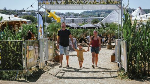 Glücklich verirren, entspannt genießen: Das Erlebnis-Maislabyrinth in Bad Mergentheim war im Sommer 2026 ein Besuchermagnet und ein Publikumserfolg bei Groß und Klein. (Fotos: Linda Hener)