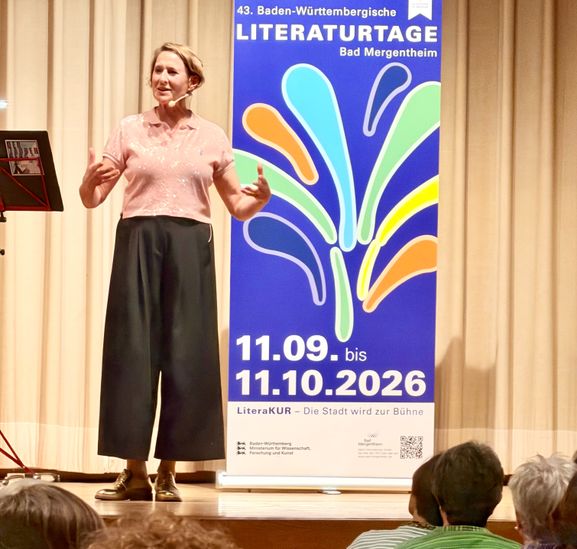 Meike Rötzer nahm den Saal des Evangelischen Gemeindehauses mit auf den "Zauberberg" - ein weiterer unvergesslicher "Literaturtage"-Abend in Bad Mergentheim.