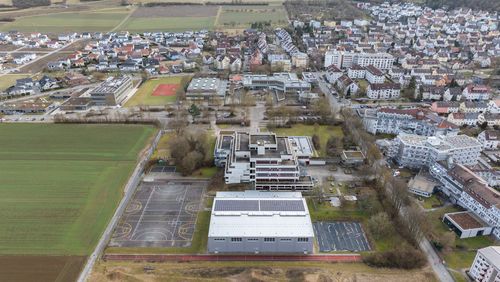 Die Stadt Bad Mergentheim setzt auch in diesem Herbst eine Haushaltssperre an, die sich jedoch nicht auf die angestoßenen Großprojekte auswirkt (im Bild der zur Modernisierung anstehende Schulcampus Au).