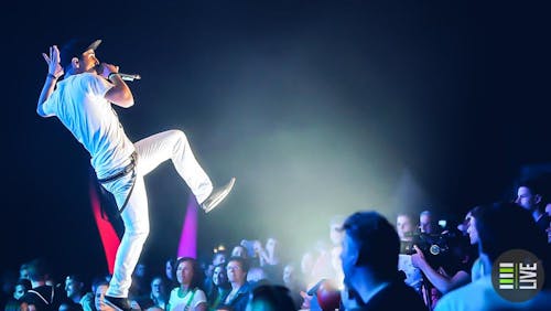 Angesagte und beim Publikum beliebte Bands wie „Friends live“ rocken die Bühne. (Bild: Friends live)