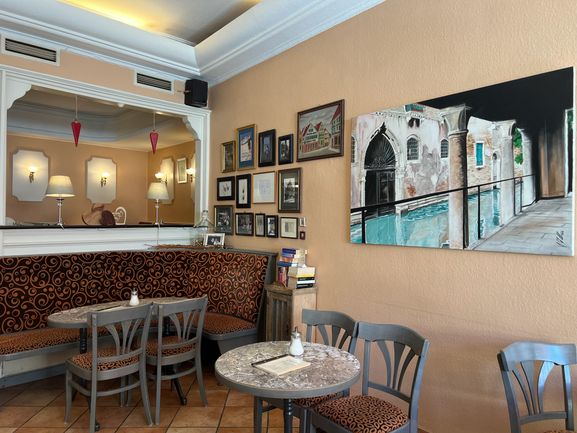Innenraum Eis-Café / Pizzeria Cortina