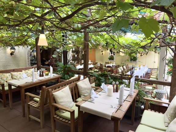 Innenraum Weinlaubenrestaurant Schurk