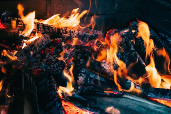 Grillflammen (Symbolbild; Foto: MolnarSzabolcsErdely/pixabay.com)