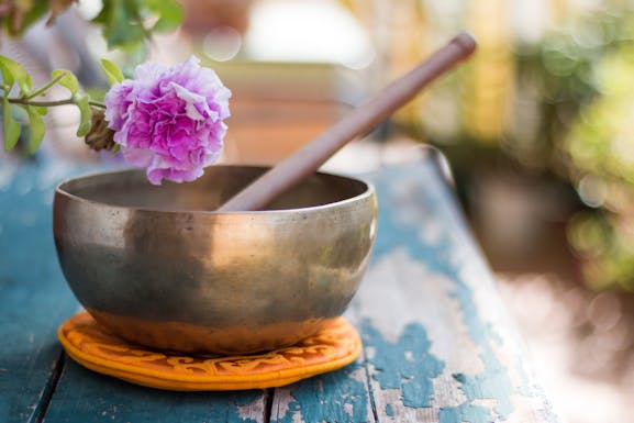 Herbstwind lauschen mit Gong Meditation