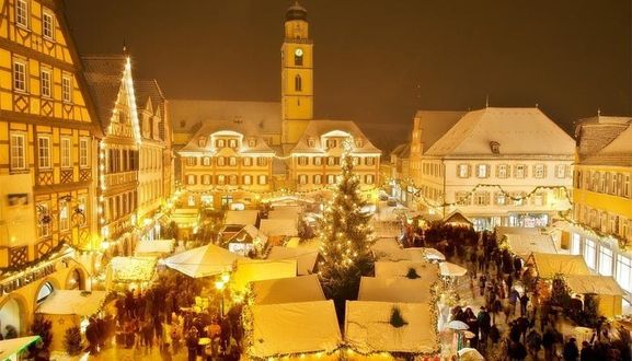 Gemütliches Beisammensein auf dem Bad Mergentheimer Weihnachtsmarkt